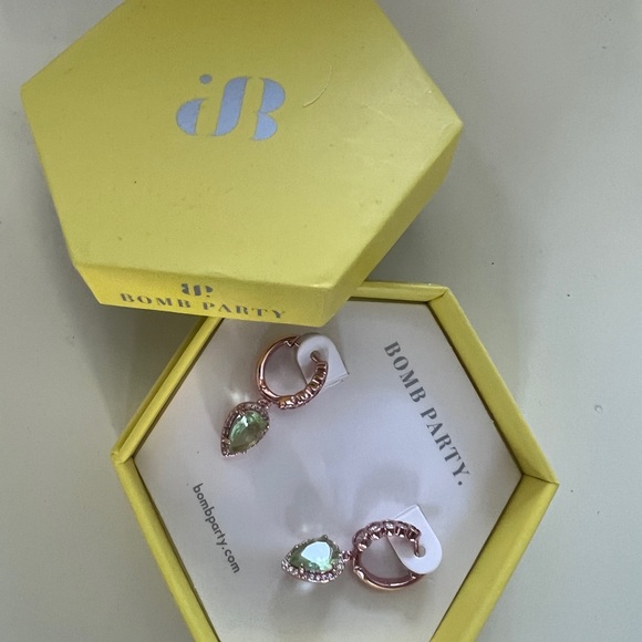 NEW Bomb Party Light Green Quartz Rose Gold Rhinestone Earrings - Picture 2 of 3